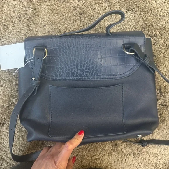 Chic Croc-Embossed Navy Shoulder Bag - Picture 7 of 7